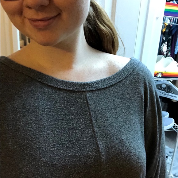 EUC Women’s Francesca’s Collections Oversized Long Sleeve Top size Medium - Picture 3 of 8